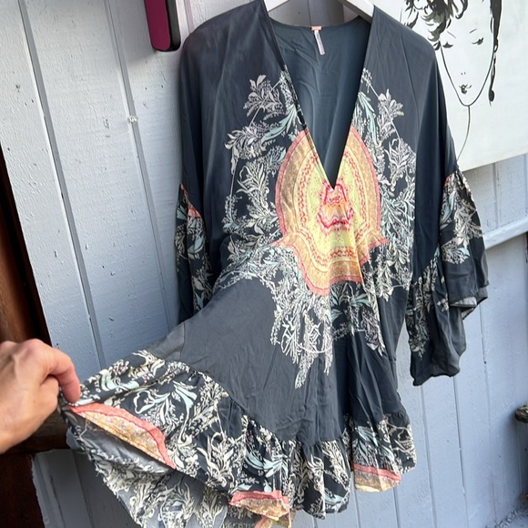 Free People BOHO Sunset Dreams Printed Bell-Sleeve Tunic large - Picture 2 of 11